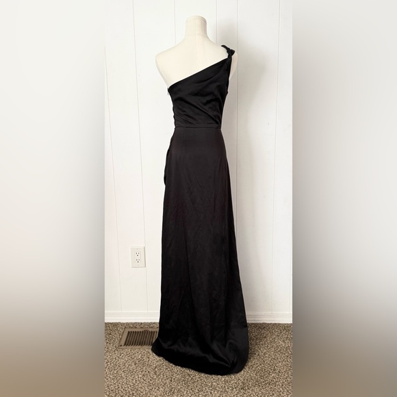 Elliatt Biarritz Maxi Gown in Black - Picture 5 of 12